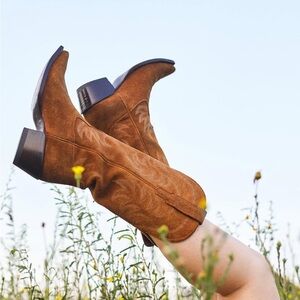 Tecovas The Annie Boot Sienna Suede size 6.5 regular calf